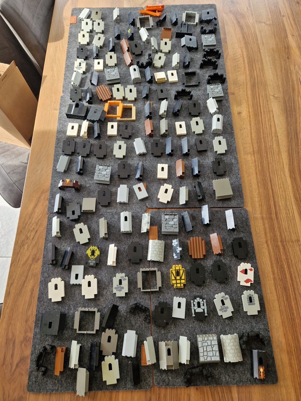 Lego Spielzeuge: Verschiedene Lego Burgteile – Gebraucht aus Hochdorf von Shauni