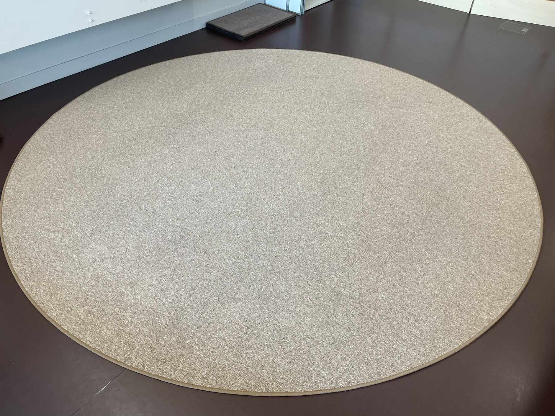 Tappeti: Teppich rund sandbeige 300 cm – Usato da St. Gallen venduto da Noelani01
