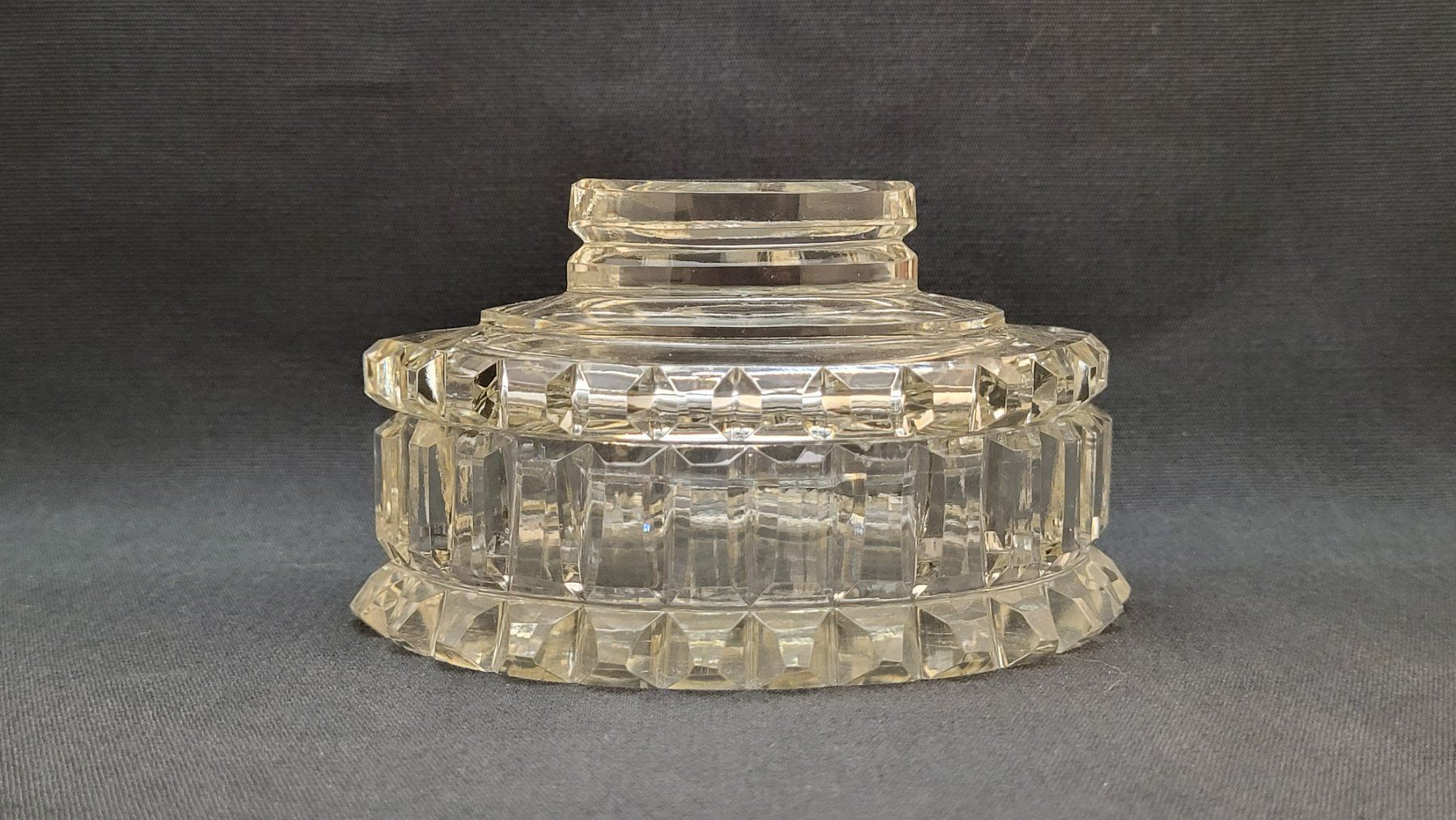 Figuren: Antike Glas-Dose – Gebraucht aus Basel von spinne02 2