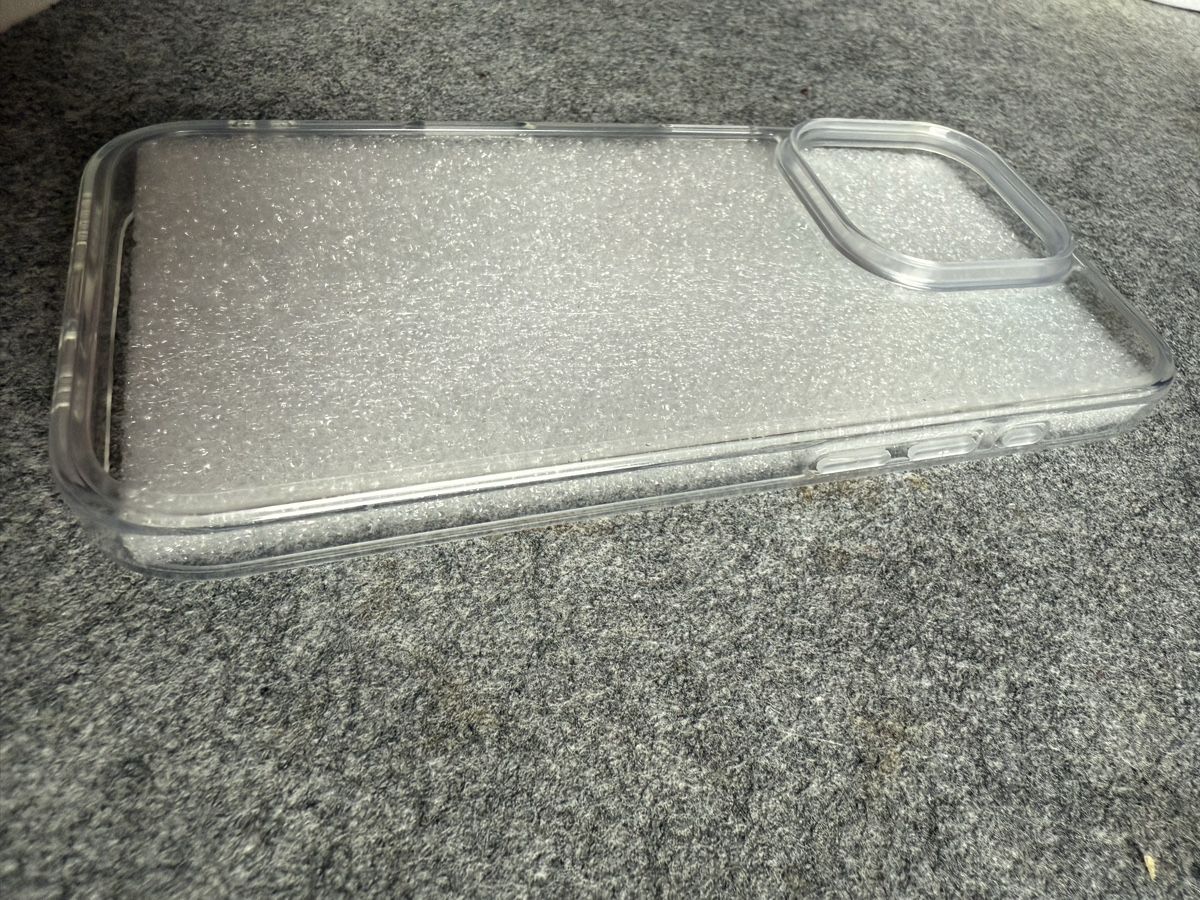 Cover & Protezioni schermo: Hülle IPhone 16 Pro, NEU – Nuovo e nell'imballaggio originale da Goldau venduto da simona.dettling