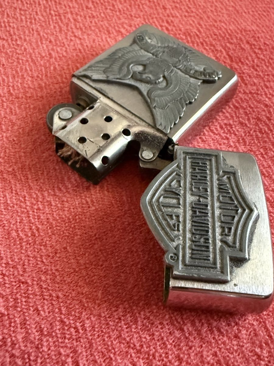 Zippo Briquets: Zippo  – D'occasion à Neyruz FR par dom1964 1