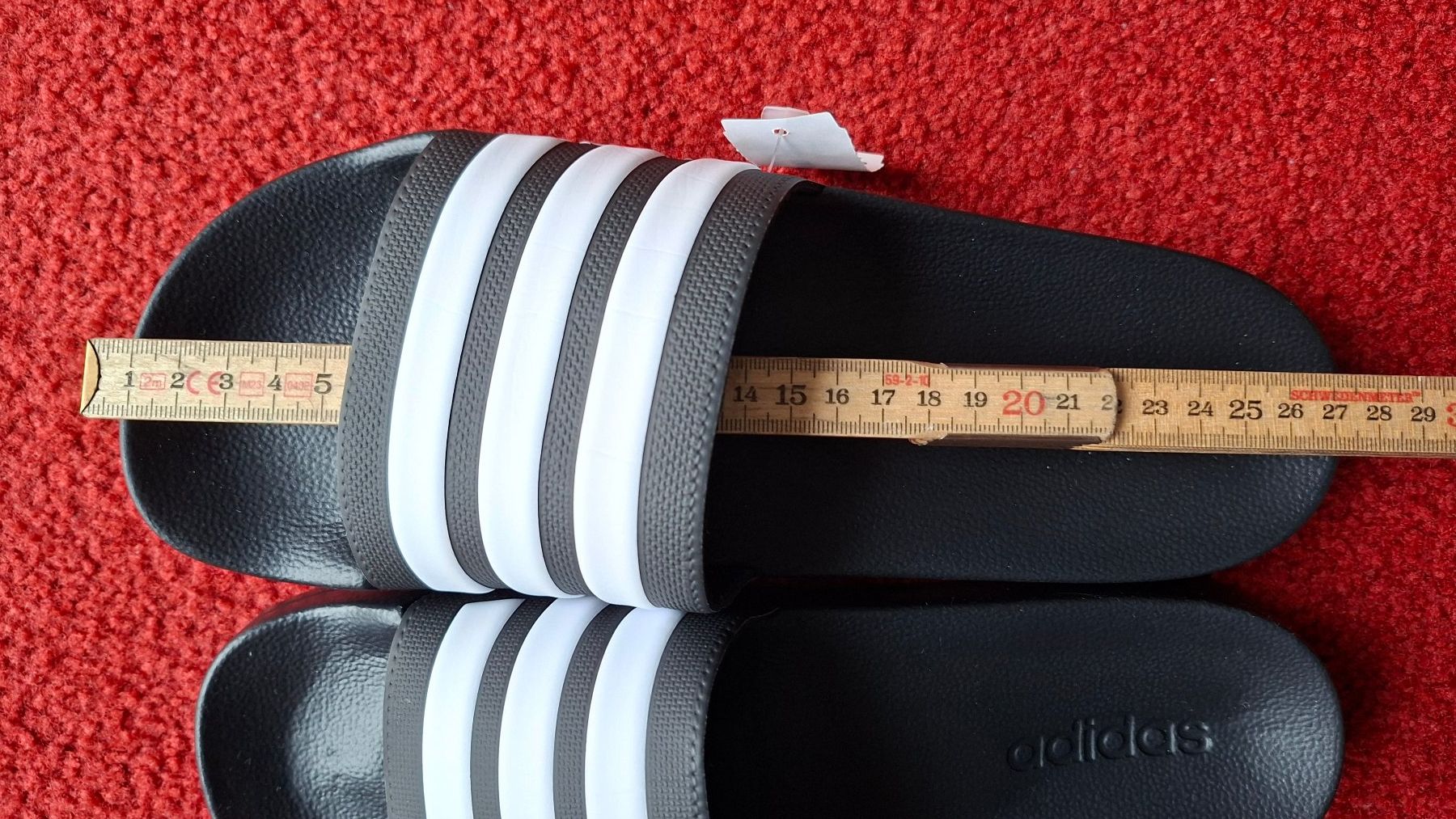 Adidas Herrenschuhe: Adiletten schwarz Adidas Gr. 44 – Neu und originalverpackt aus Küssnacht am Rigi von AutoVilla 3