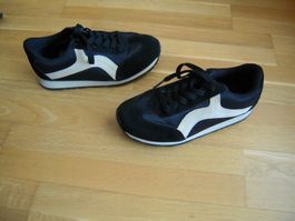 Schöne Turnschuhe / Halbschuhe Gr 35