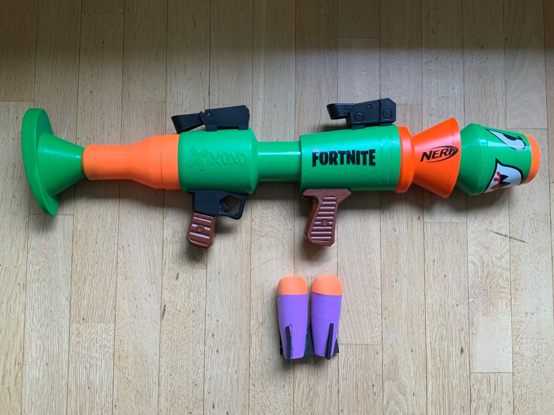 Nerf Spielzeuge: Nerf Fortnite Raketenwerfer mit 2 Darts – Gebraucht aus Basel von mzez6