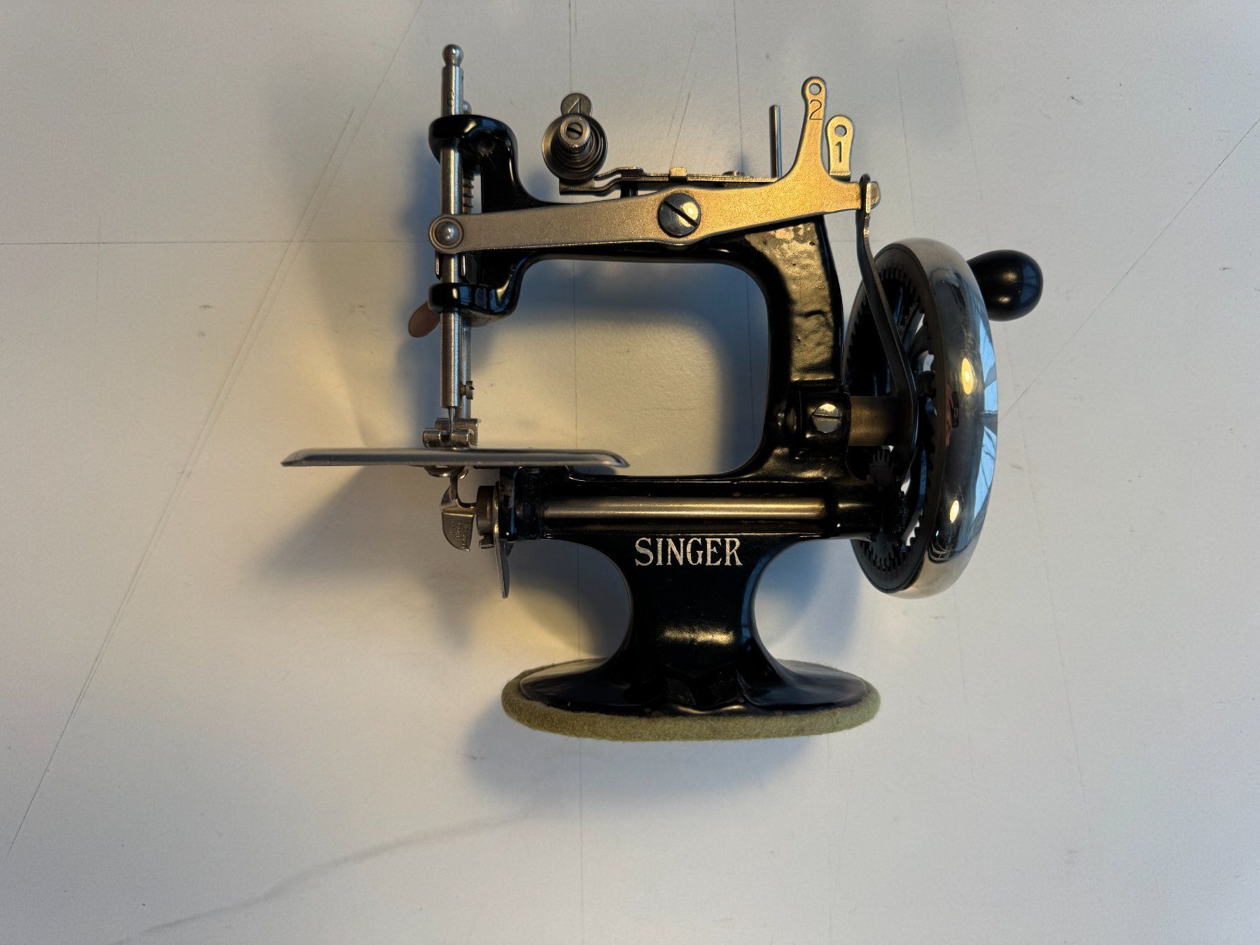 Singer Nähmaschinen: Singer Sewhandy Model 20 Mini-Nähmaschine mit Originalbox – Gebraucht aus Dänikon ZH von are_fz7m 4