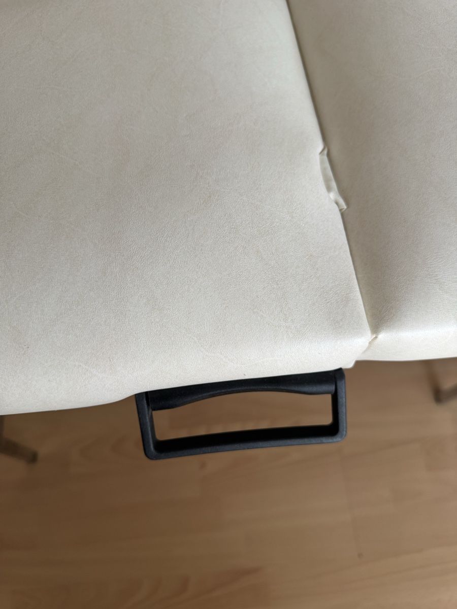 Kosmetik-& Massageliegen: Massage Table with Face Hole and Carry Bag Used – Gebraucht aus Thalwil von 0041angel 7