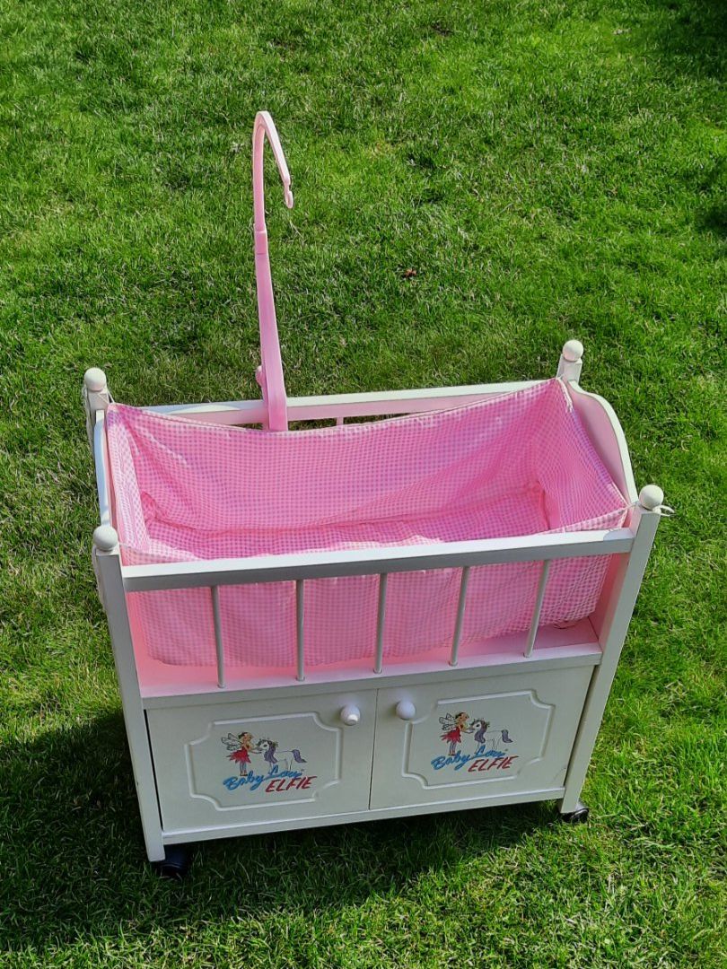 Poupées: Puppenbett mit Unterschrank – D'occasion à Birr par Andavil