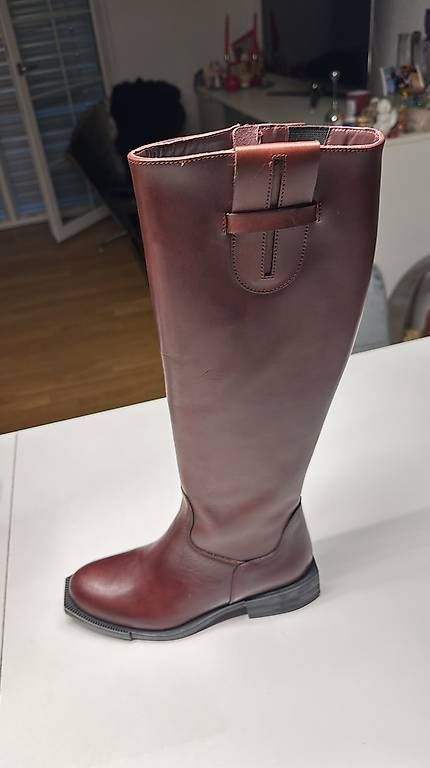 Chaussures femmes: Massangefertigte Leder Stiefel – Neuf avec emballage d'origine à Weiach par Baywatchcat1903 3