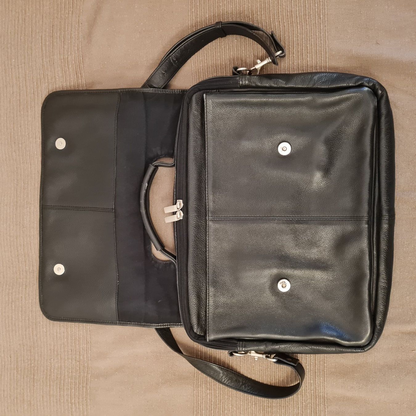 Borse: Laptop Tasche Leder Schwarz – Usato da Turgi venduto da vivizz 1