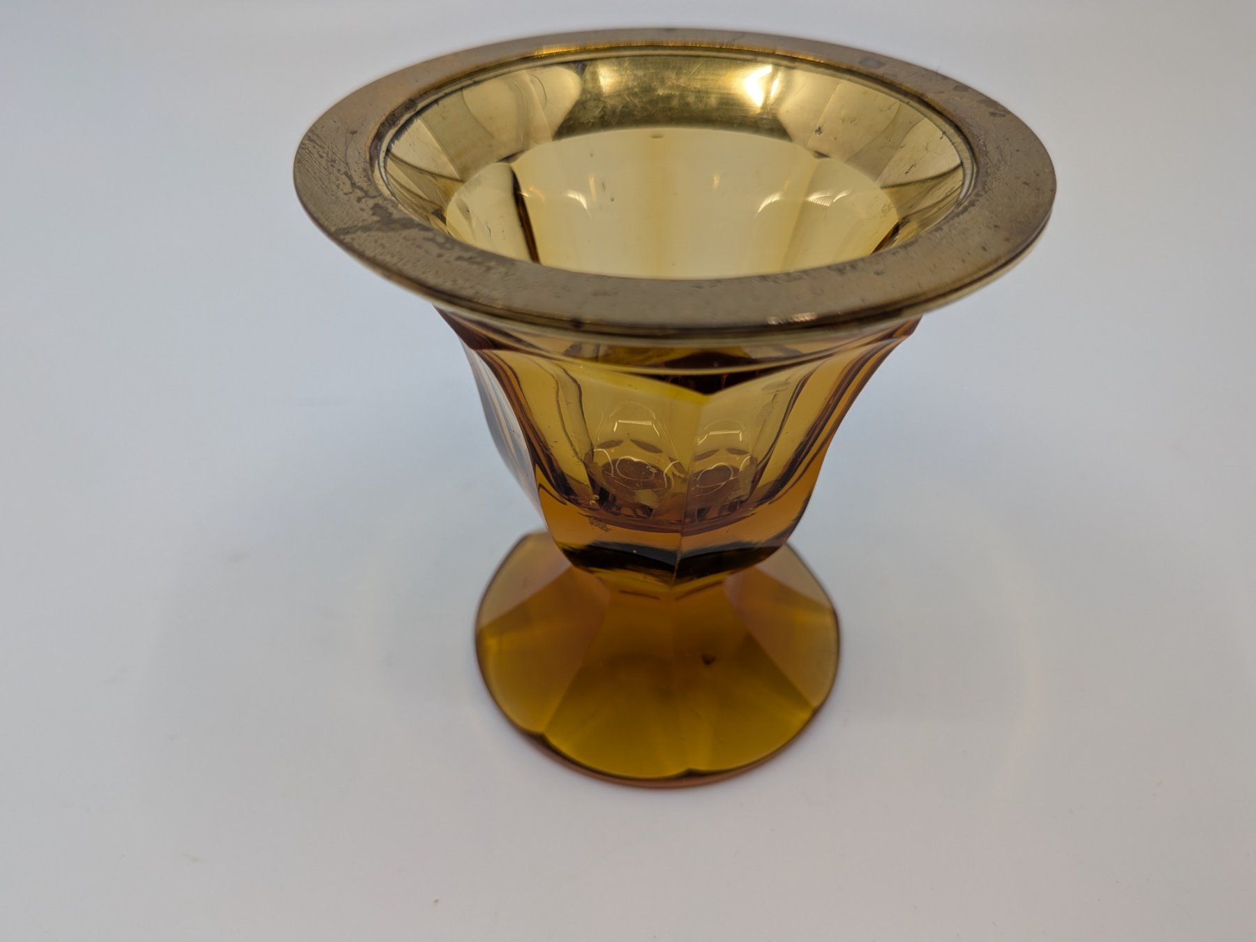 Bicchieri: Antikes Glas mit Messingrand – Usato da Emmen venduto da magelan 2