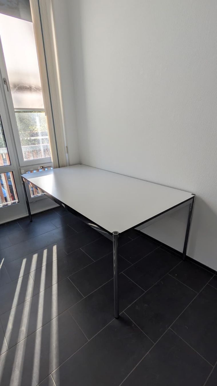 USM Scrivanie: USM Haller Schreibtisch – Usato da Davos Platz venduto da bongo007 1