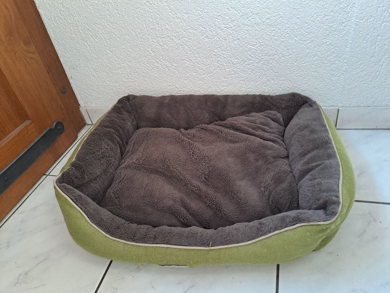 Liege- & Schlafplätze: Hundebett weich – Gebraucht aus Rickenbach LU von bishiida