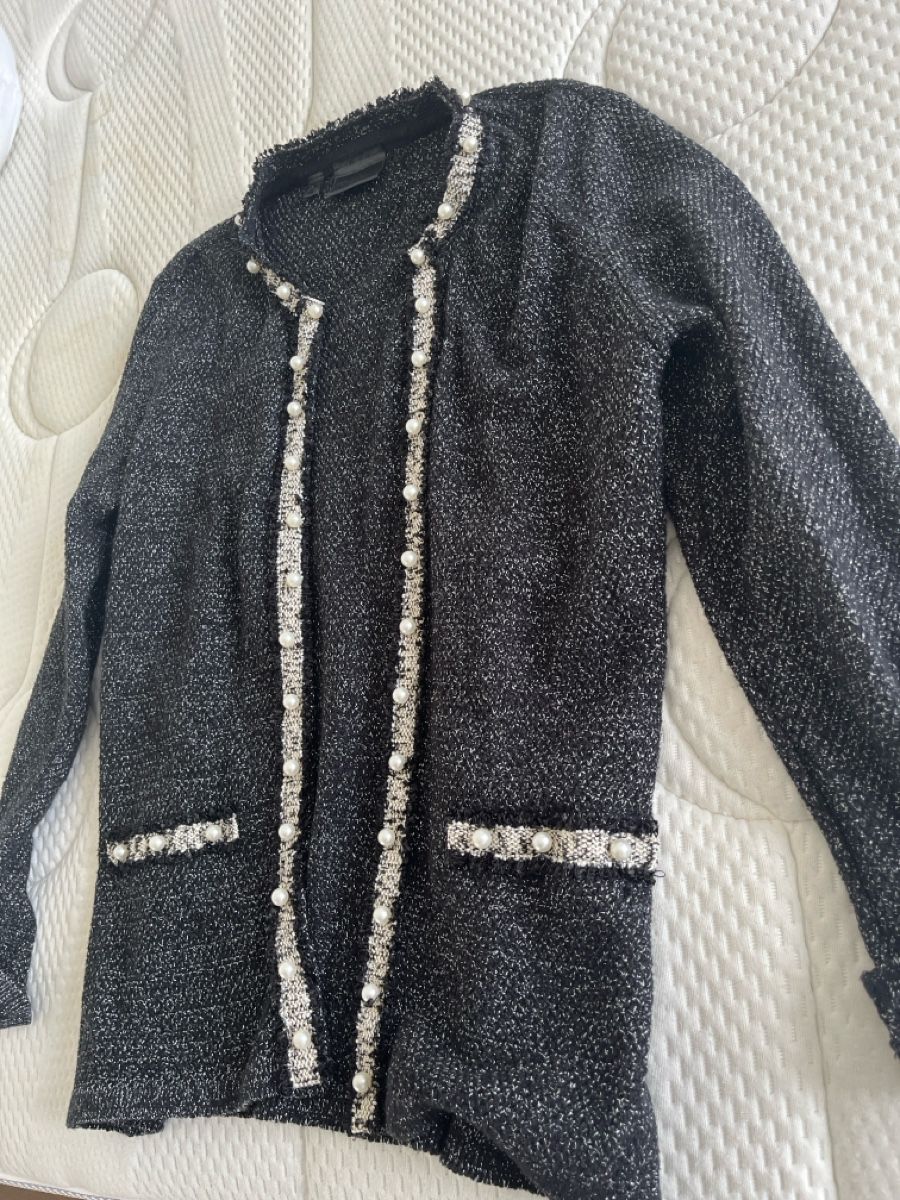 Jacken: Elegante Strickjacke, Schwarz mit Perlen, Grösse M – Neu (gemäss Beschreibung) aus Hombrechtikon von Kaatja 1