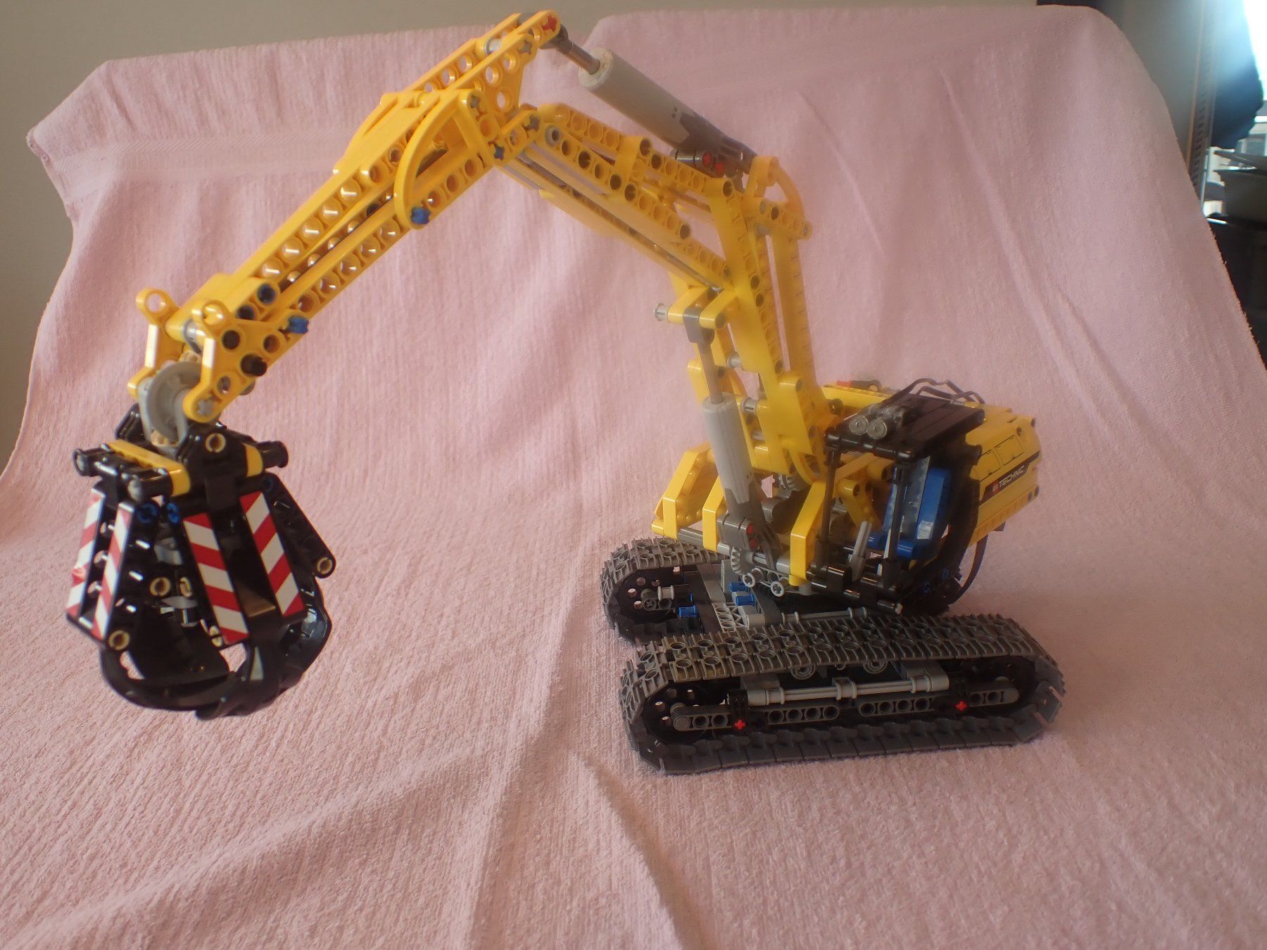 Lego Kit di costruzioni: LEGO Technic 42006 - Raupenbagger – Usato da Geroldswil venduto da brudersonne 2