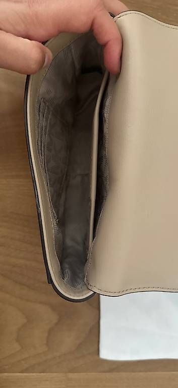 Taschen für Damen: Michael Kors Clutch – Gebraucht aus Kaiseraugst von asl_c2pj 2