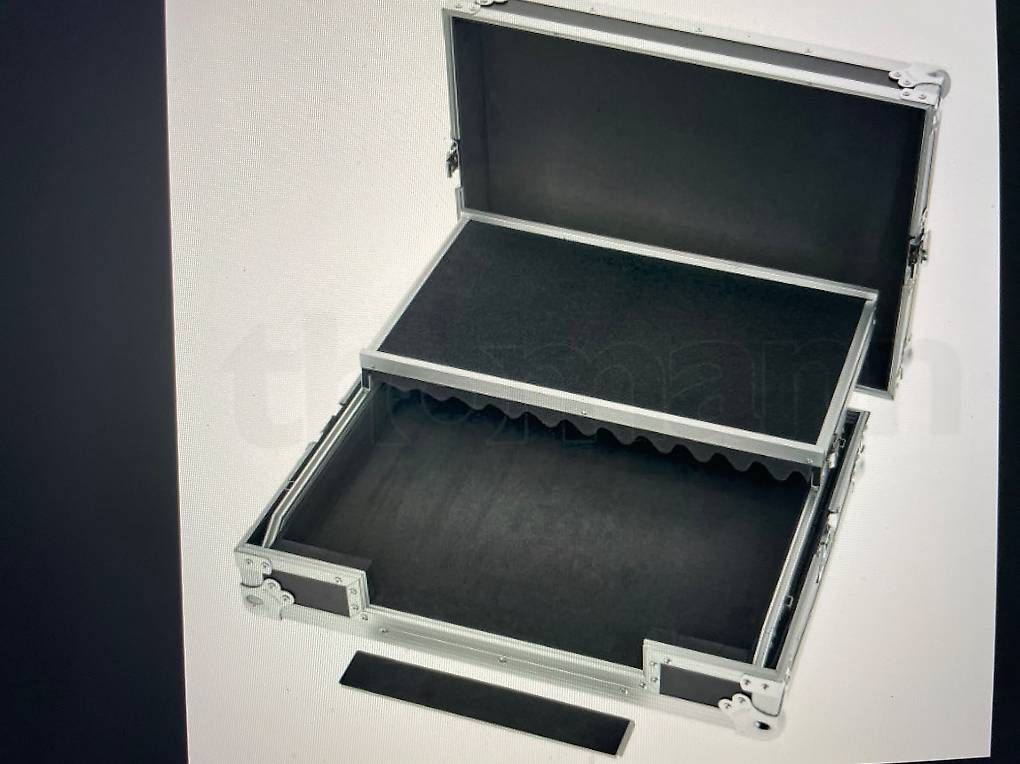 Console di mixaggio: DJ Controller Traktor S3 mit Original Case und Software – Usato da Stäfa venduto da tinomusic 2