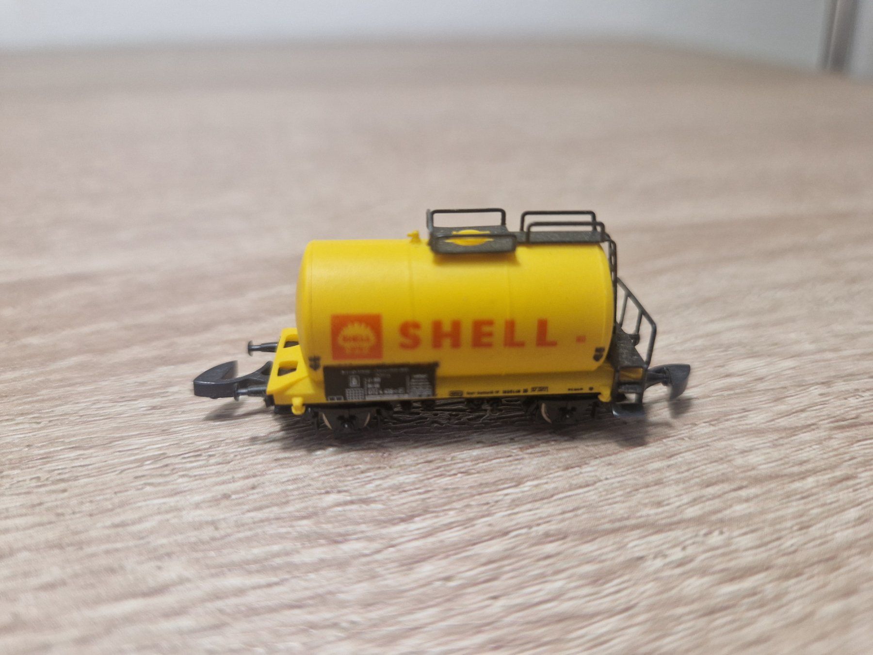 Märklin Modelleisenbahnen: Märklin Z Kesselwagen Shell – Gebraucht aus St-Aubin-Sauges von tantome 1