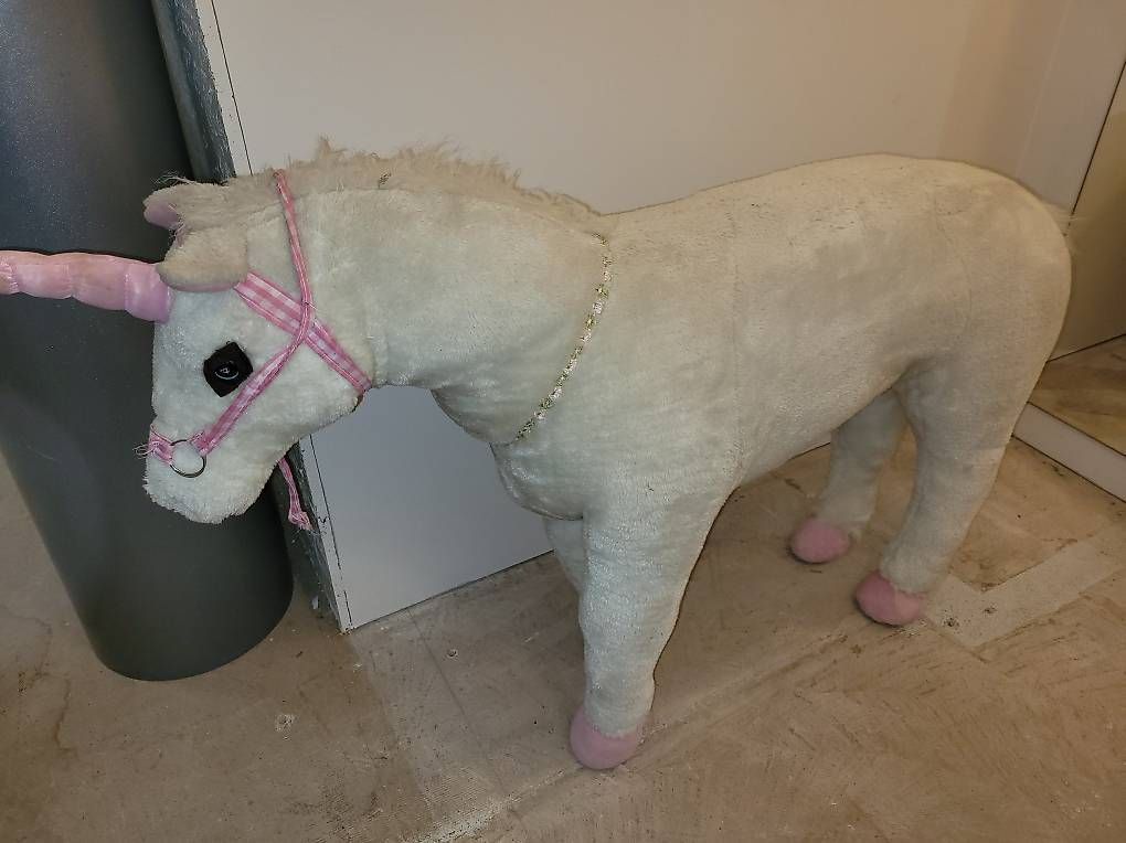 Giocattoli: Riesiges Einhorn XXL – Usato da Zofingen venduto da Loop_ReSale 3