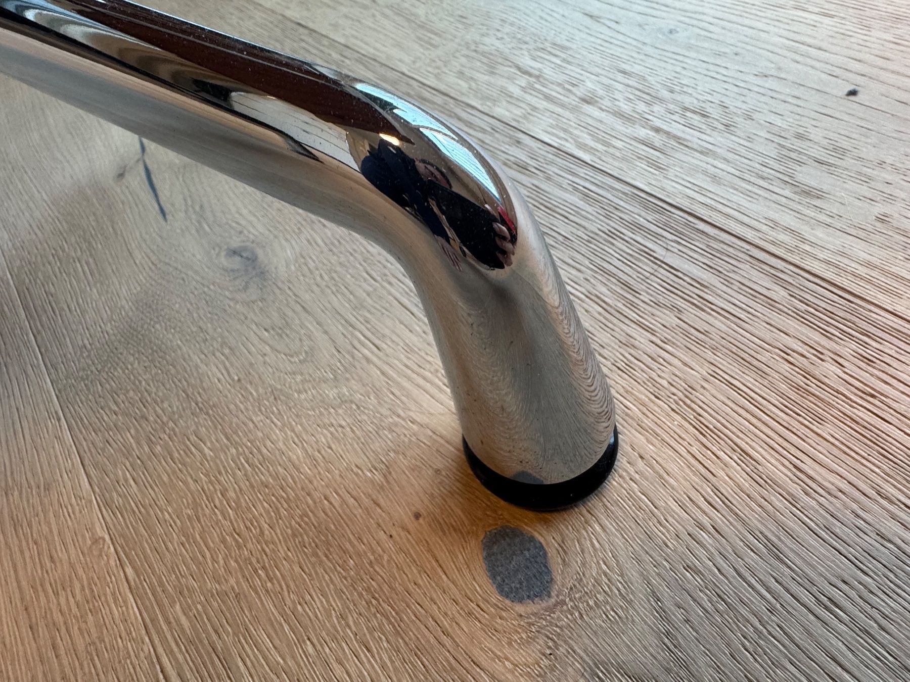 Vitra Poltrone: Vitra Eames Sessel Alu EA124 Cognac mit Ottoman EA125 – Usato da Riehen venduto da Frankauf 6