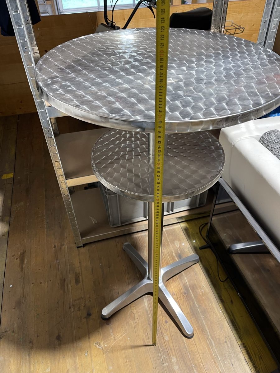 Tavoli: Stehtisch Aluminium rund mit Ablage – Usato da Herzogenbuchsee venduto da mmmhd5 1