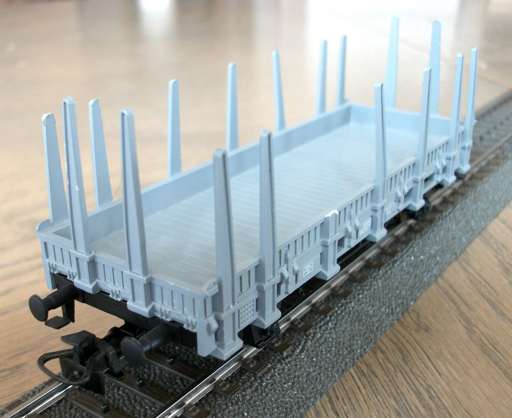Märklin Modellini di ferrovie: grauer Rungenwagen der SBB – Usato da St. Moritz venduto da Manu7500