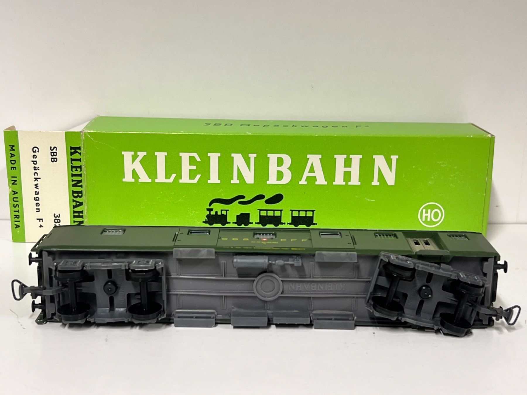 Kleinbahn Modellini di ferrovie: KLEINBAHN 382 H0 Gepäckwagen – Nuovo (secondo la descrizione) da Geroldswil venduto da TopTrain54 4