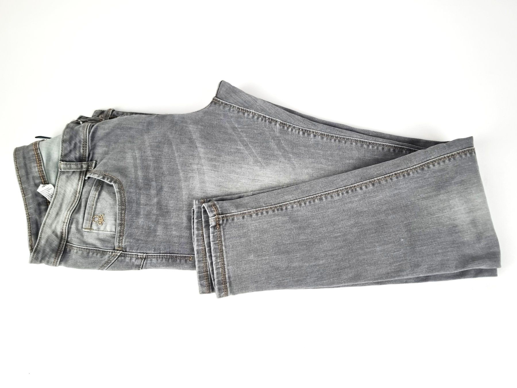 Benetton Jeans: Frauenjeans Gr. 32 – Usato da Urtenen-Schönbühl venduto da Restwert_Schoenbuehl