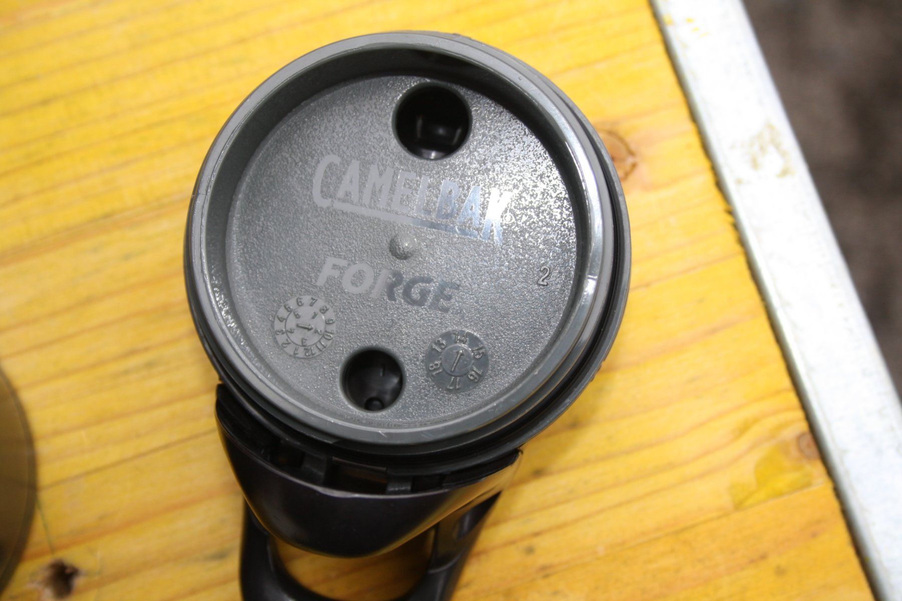 Camelbak Borracce & Thermos: CAMELBAK FORGE THERMOBECHER THERMOFLASCHE – Usato da Wauwil venduto da Pneuedy 4
