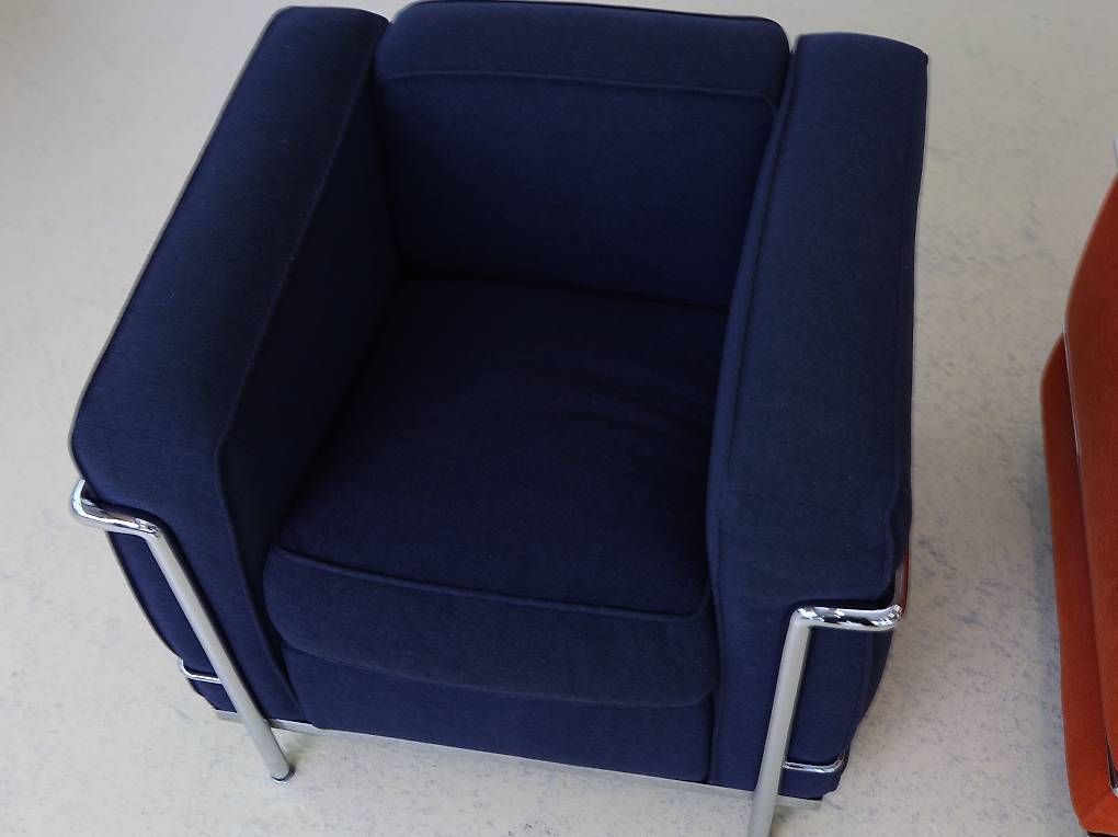 Le Corbusier Poltrone: Cassina LC2 Sessel Set | Orange & Dunkelblau – Usato da Meinisberg venduto da atelier_TILIJA 5