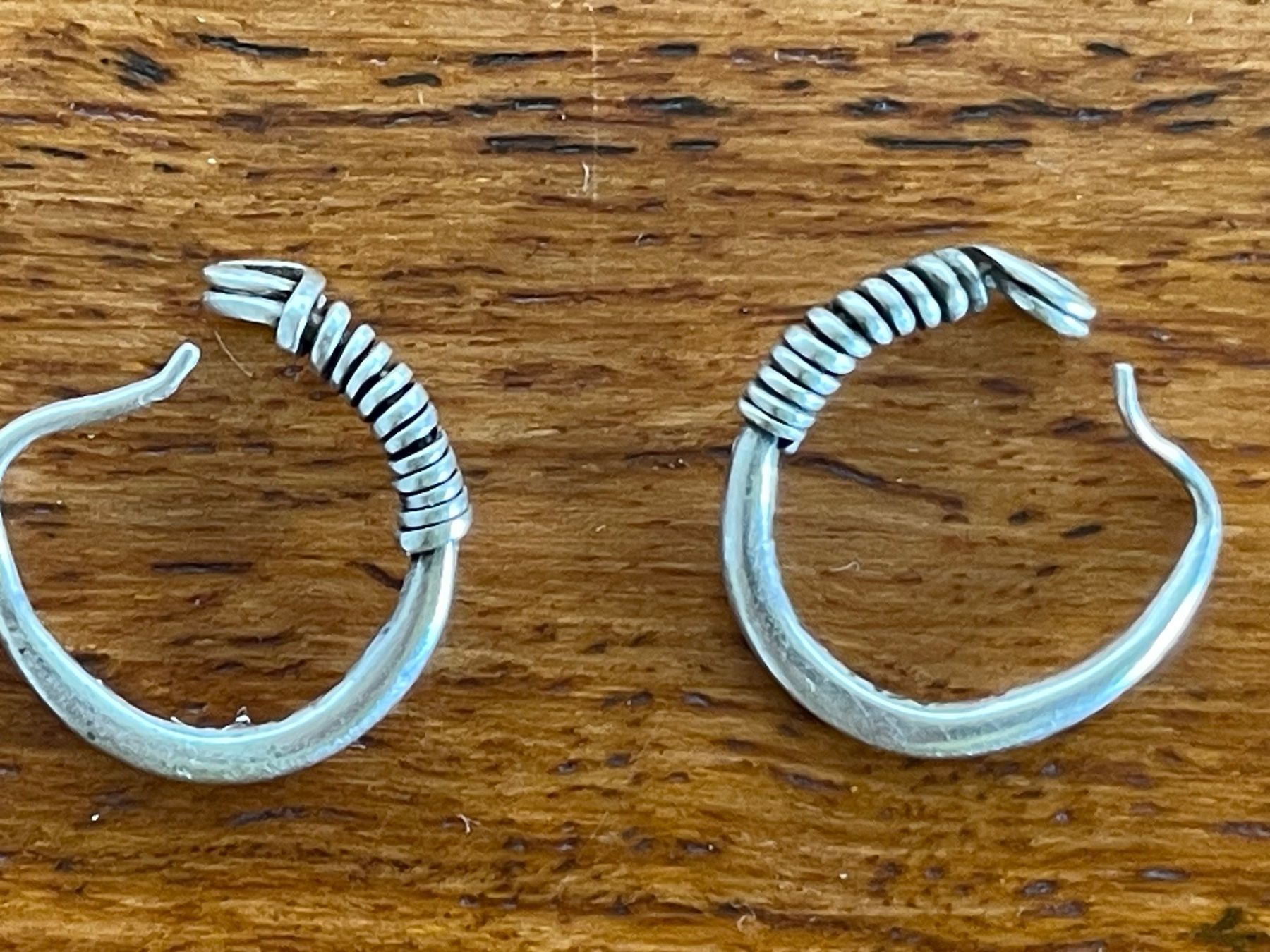 Ohrringe & -stecker: Ohrringe Silber Drahtwicklung Handarbeit – Gebraucht aus Vairano von Sorella22