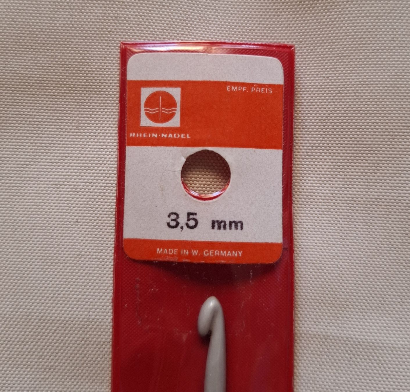 Nadeln: Häkelnadel, Stärke 3,5 mm. – Gebraucht aus Dietikon von Hirschkopf 1