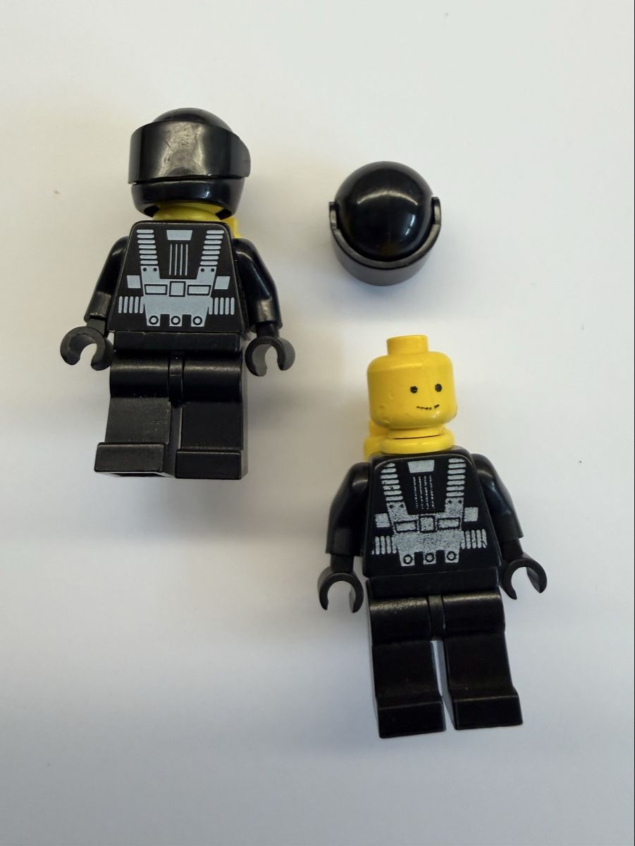 Lego Giocattoli: 2 Lego Figuren schwarz Ritter. – Usato da Rheinfelden venduto da zim_2hqc 1