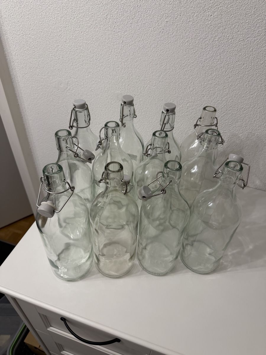 Ikea Bicchieri, Caraffe & Bottiglie: 12x Glasflaschen mit Bügelverschluss - 1l – Usato da Baden venduto da sch_v9d5 1