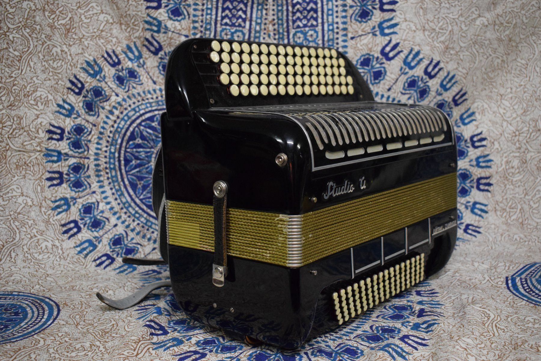 Strumenti musicali: Akkordeon chromatisch Stradella – Usato da Zürich venduto da baumusik 1