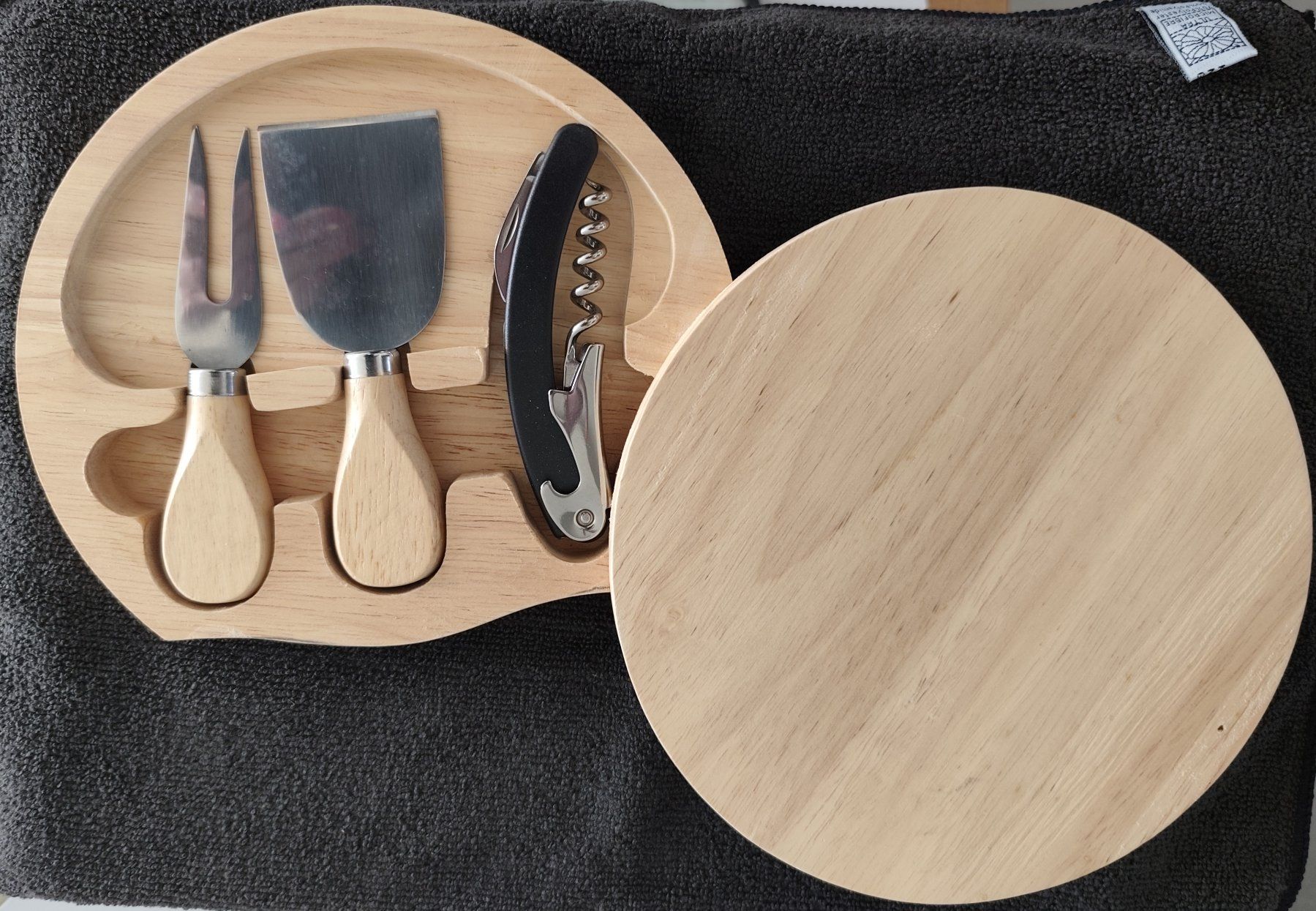 Articoli in legno: Käse Schneidbrett mit Inhalt – Nuovo (secondo la descrizione) da Bettwil venduto da Tigria10