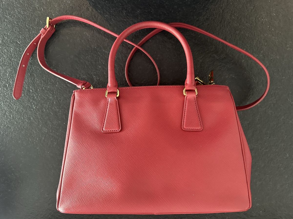 Prada Borse da donna: Prada Tasche, rot, Topzustand – Nuovo (secondo la descrizione) da Wettswil venduto da haddy91 1