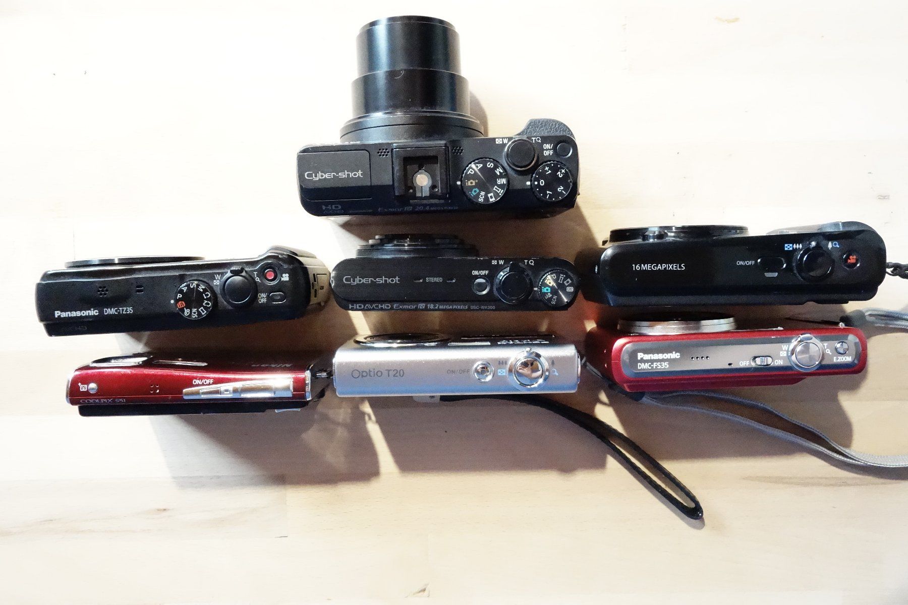 Sony Kamera: Lot de 8 appareils photo avec accessoires – Defekt aus La Rippe von Kopernic 6