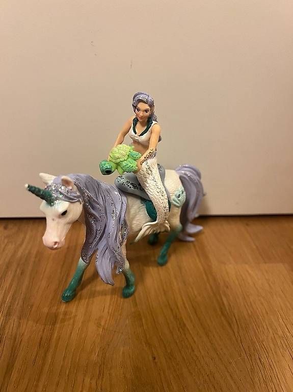Spielzeuge: Schleich Meerjungfrau mit Pferd – Gebraucht aus Hünenberg See von Dowjones