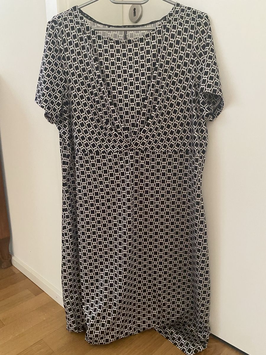 Taifun Vestiti: Klassisches Kleid Taifun 44 figurbetont L – Usato da Basel venduto da und_xj5q