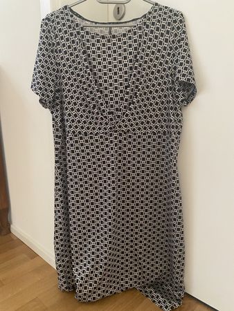 Klassisches Kleid Taifun 44 figurbetont L