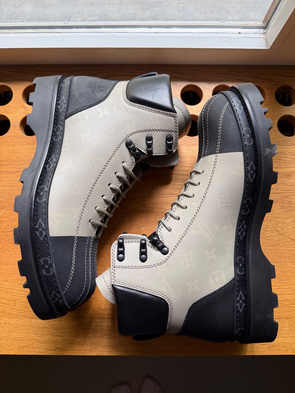 Louis Vuitton Scarpe da uomo: Louis Vuitton FW16 SHOW Sample, 2016 - EU 44 – Nuovo e nell'imballaggio originale da Bern venduto da ElevenFive
