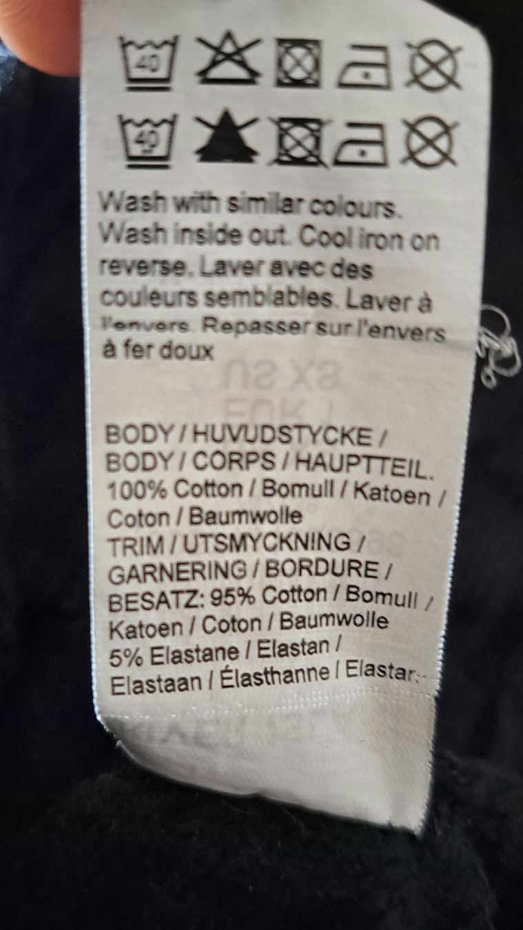 Pantaloni: Schwarze Jogging-/Trainerhose – Usato da Seengen venduto da ja6_65wp 5
