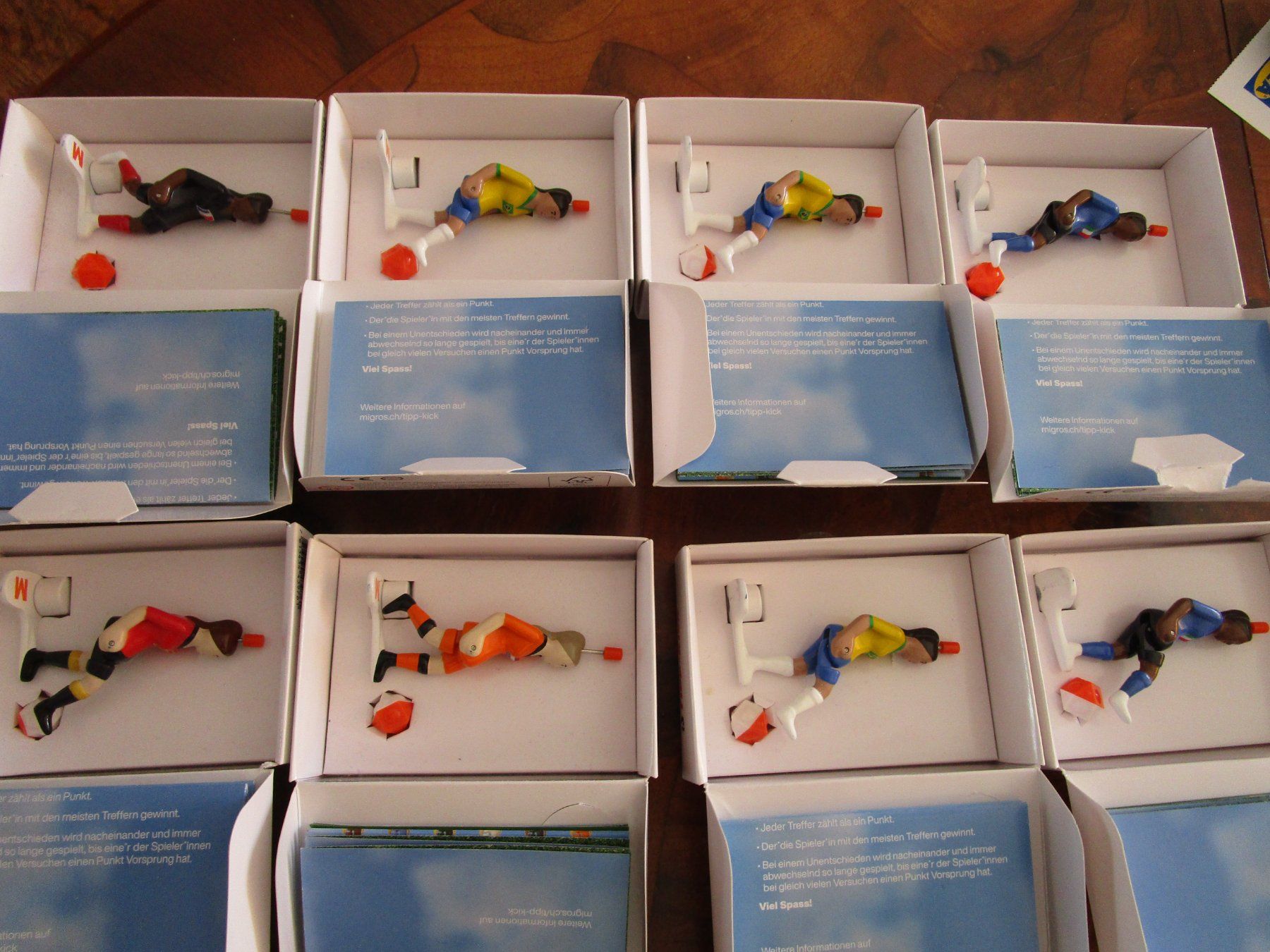 Migros Statuette: Migros Tipp Kick Mania 14 Figuren – Nuovo e nell'imballaggio originale da Riehen venduto da goretto 1