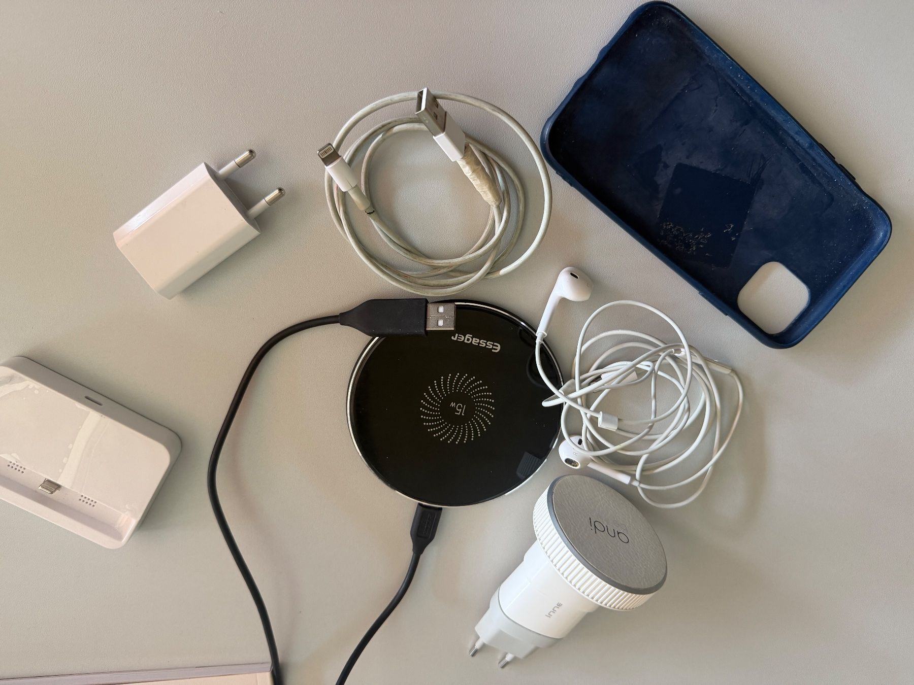 Apple Telefoni cellulari / Smartphones: iPhone 11 RED 128 gb et accessoires – Usato da Fribourg venduto da J334455 7