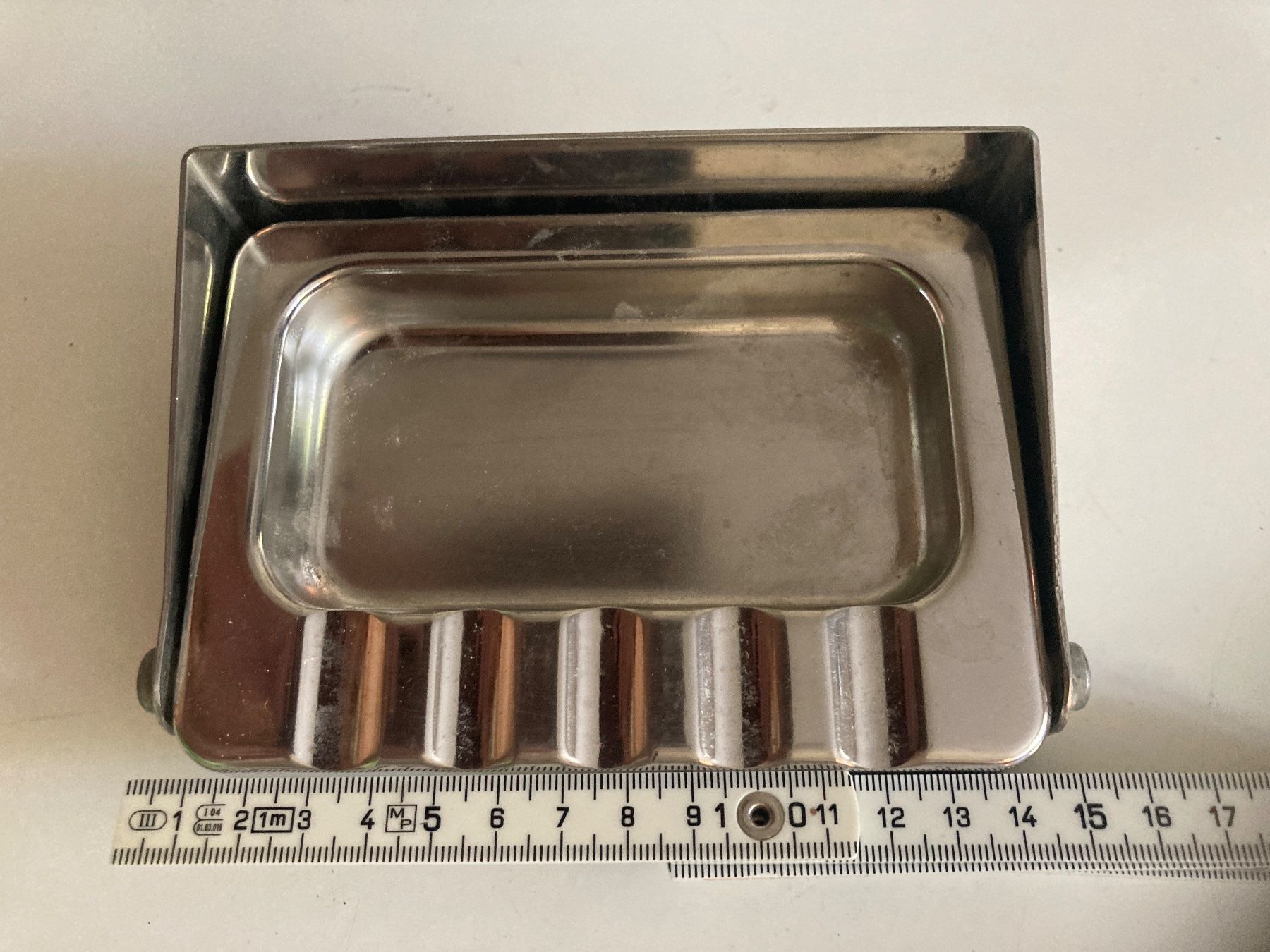 Aschenbecher: Wand-Aschenbecher aus Chromstahl – Gebraucht aus Zürich von Chaeffeler 4