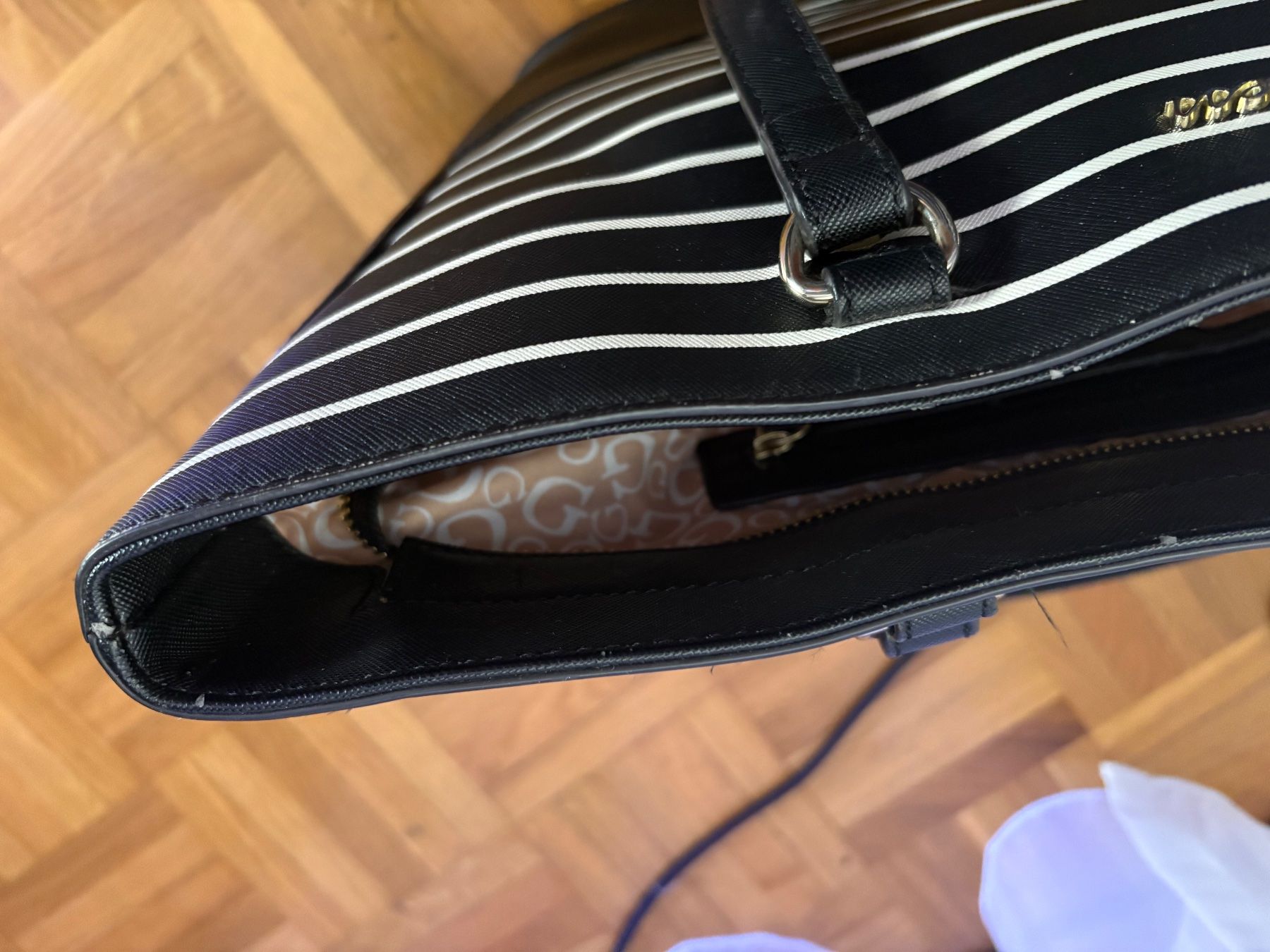 Guess Borse da donna: Guess Tasche – Usato da Genève venduto da sunandwind 7