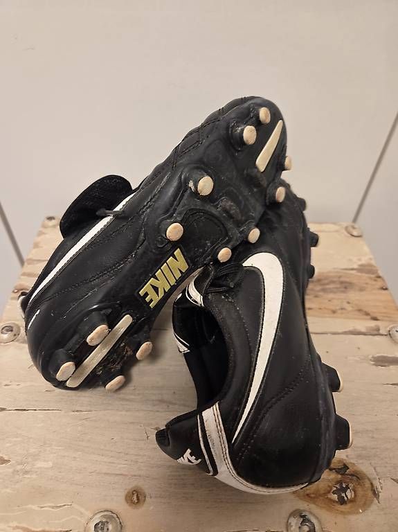 Scarpe per ragazzi: Nike Fussballschuhe Gr. 37.5 – Usato da Volketswil venduto da zacki09 2