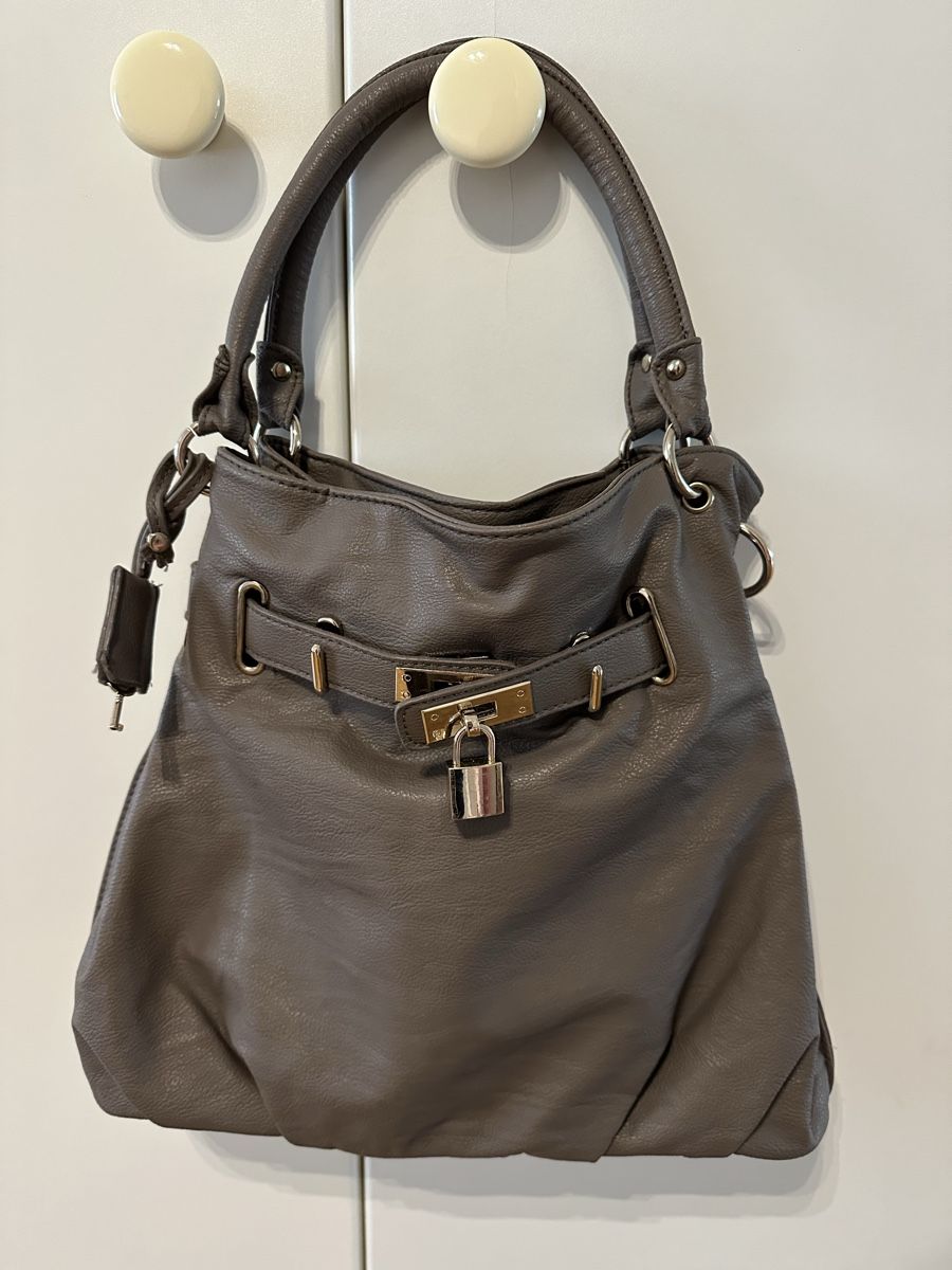 Sacs femmes: Handtasche – D'occasion à Volketswil par ben_9s6x