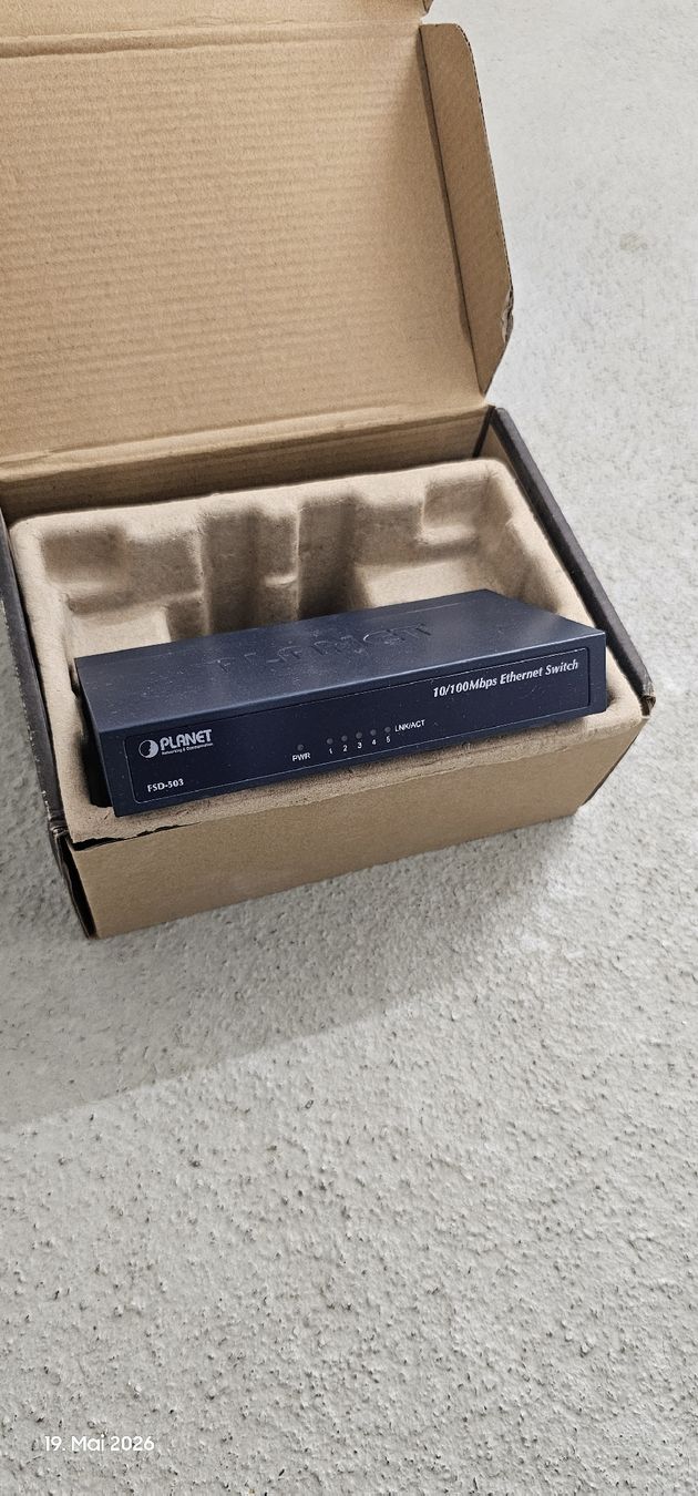 Hub & Switch: PLANET LAN Ethernet Switch 5-Port 10/100Mbps neu – Nuovo e nell'imballaggio originale da Hinwil venduto da boulevard88