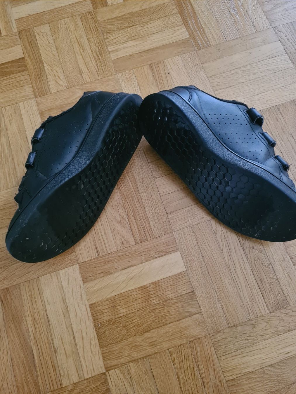 Adidas Scarpe da uomo: Adidas Schuhe Gr. 33 – Usato da Rudolfstetten venduto da anjam81 1